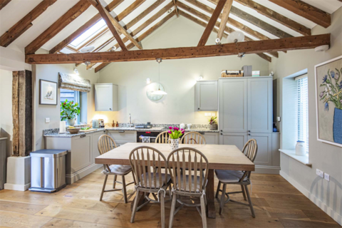 2 bedroom character property to rent, 2 Spring Farm Stables, Goring on Thames, RG8