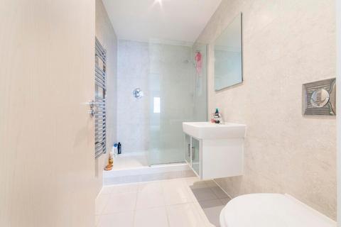 3 bedroom flat to rent, 12 Westgate Apartment, 14 Western Gateway, Royal Victoria Docks, Excel, London, E16 1BN