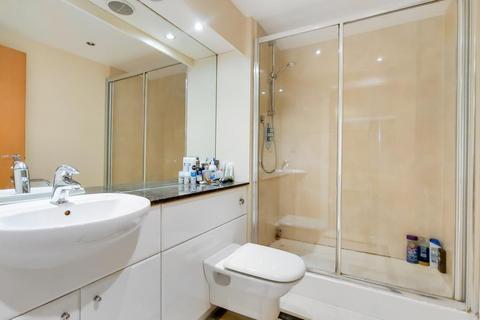 3 bedroom flat to rent, 207 The  Grainstore, 14 Western Gateway, Royal Victoria Docks, excel, London, E16 1BA