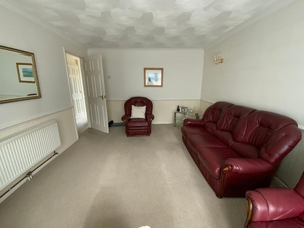 LIVING ROOM 15'9 x 11'5