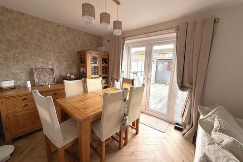 3 bedroom terraced house for sale, Carver Road, Burton-On-Trent DE13