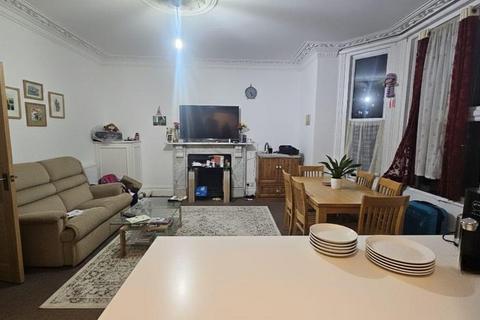 2 bedroom flat to rent, Cornwallis Gardens, Hastings, East Sussex, TN34 1LX