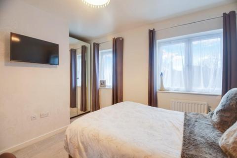 2 bedroom end of terrace house for sale, Hedges Way, Tophill, Luton, Bedfordshire, LU4 9FD
