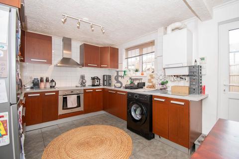 3 bedroom end of terrace house for sale, Hesketh Close, Leicester