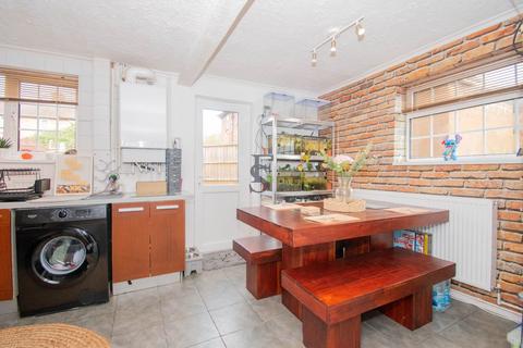 3 bedroom end of terrace house for sale, Hesketh Close, Leicester