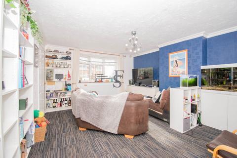 3 bedroom end of terrace house for sale, Hesketh Close, Leicester