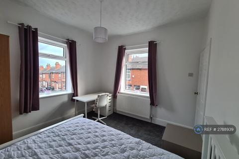 4 bedroom end of terrace house to rent, Clare Street, Stoke-On-Trent, ST4