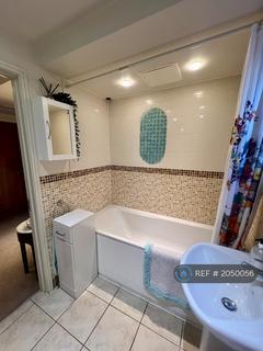 1 bedroom in a flat share to rent, Raynes Park, London, SW20