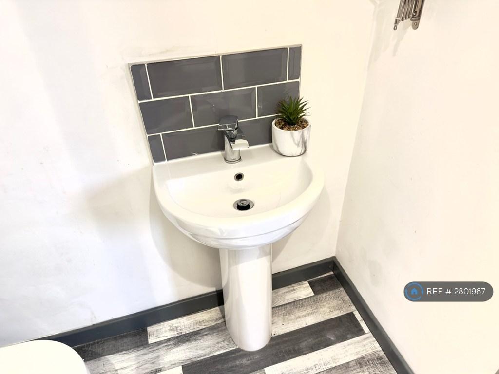 Room 4 Ensuite Kitchenette