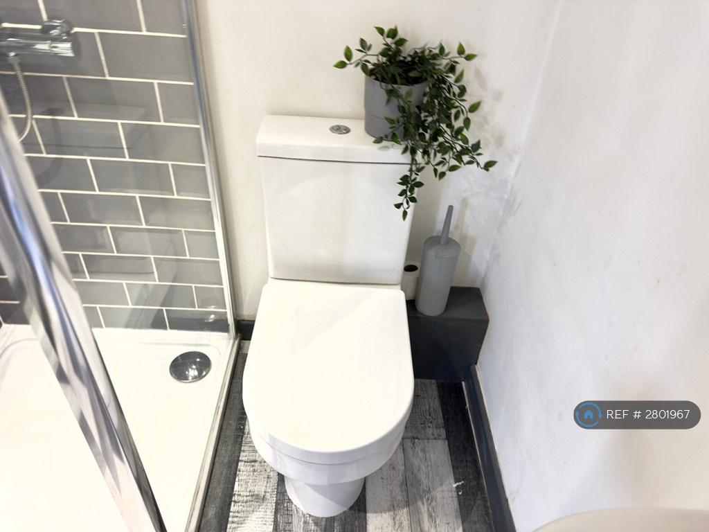 Room 4 Ensuite Kitchenette