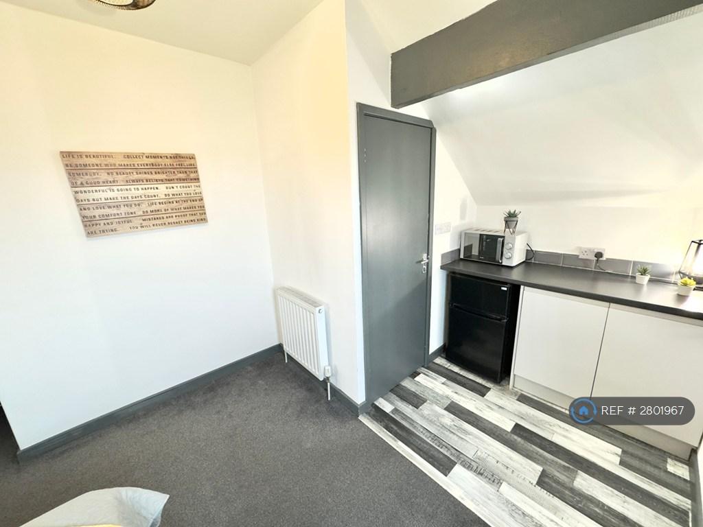Room 4 Ensuite Kitchenette