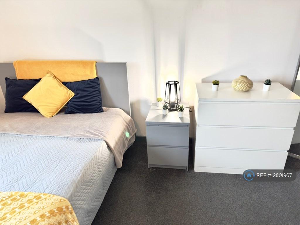 Room 4 Ensuite Kitchenette
