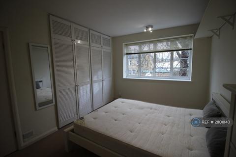 2 bedroom flat to rent, Limes Gardens, London, SW18