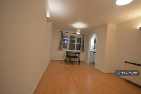 2 bedroom flat to rent, Westcott Park, London, W3