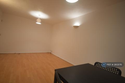 2 bedroom flat to rent, Westcott Park, London, W3