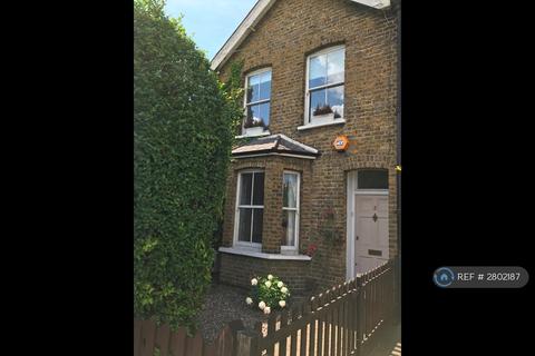 2 bedroom end of terrace house to rent, London, London, SW15