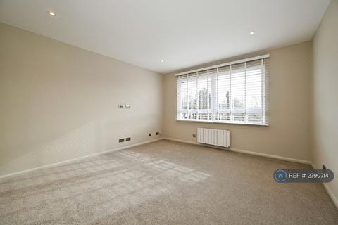 2 bedroom flat to rent, Meadow Road, Henley-On-Thames, RG9