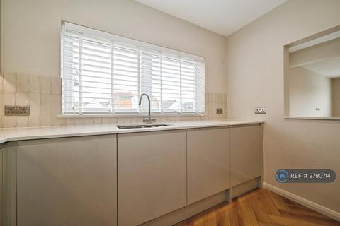 2 bedroom flat to rent, Meadow Road, Henley-On-Thames, RG9