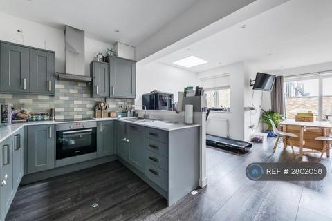 4 bedroom terraced house to rent, Grierson Road, London, SE23