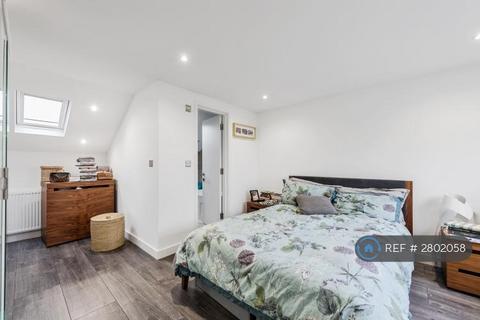 4 bedroom terraced house to rent, Grierson Road, London, SE23