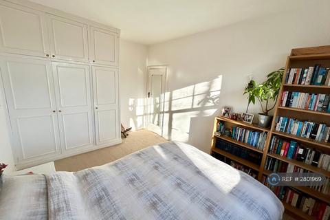 1 bedroom flat to rent, Gilling Court, London, NW3