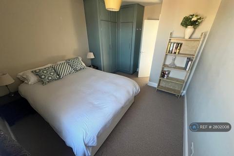 2 bedroom flat to rent, Comeragh Road, London, W14