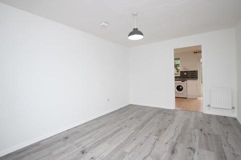 2 bedroom semi-detached house to rent, Fennel Drive, Bristol BS32
