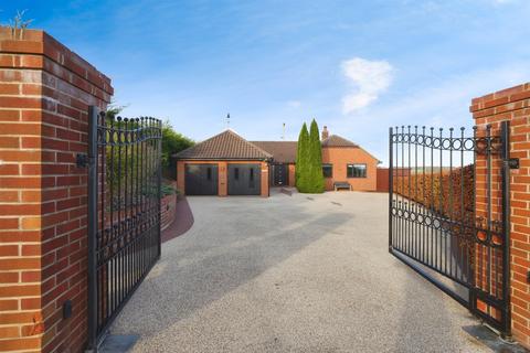 3 bedroom detached bungalow for sale, Salisbury Road, Netheravon, SALISBURY