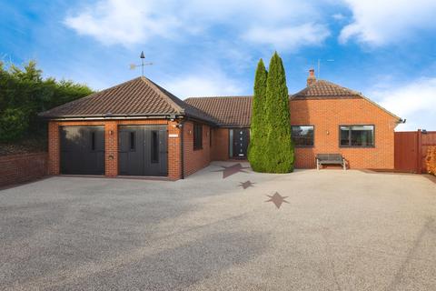 3 bedroom detached bungalow for sale, Salisbury Road, Netheravon, SALISBURY