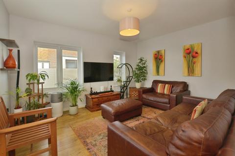 4 bedroom semi-detached house for sale, Atherfield Drive, ASHFORD