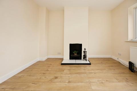2 bedroom end of terrace house for sale, Tennyson Road, Ashford