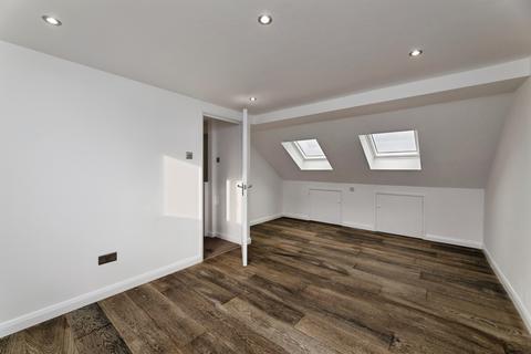 4 bedroom terraced house for sale, Sandyhill Road, Ilford