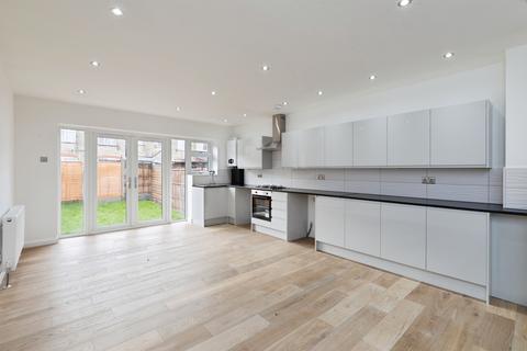 4 bedroom terraced house for sale, Sandyhill Road, Ilford