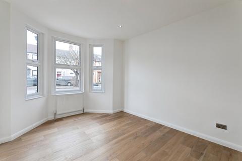 4 bedroom terraced house for sale, Sandyhill Road, Ilford