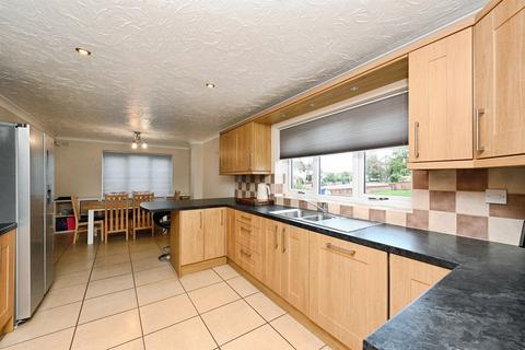 4 bedroom detached house for sale, Robert Linge Crescent, Brandon