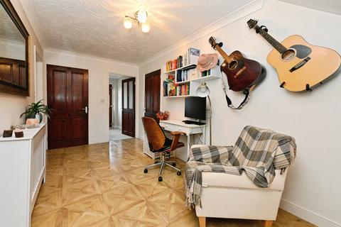 4 bedroom detached house for sale, Robert Linge Crescent, Brandon