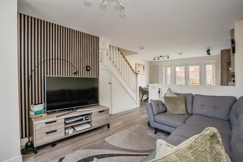 2 bedroom end of terrace house for sale, Chervil Drive, Chichester