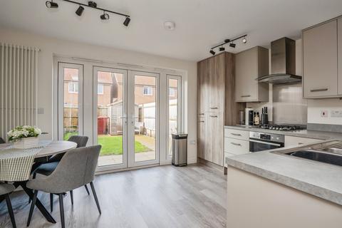 2 bedroom end of terrace house for sale, Chervil Drive, Chichester
