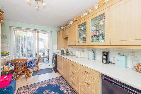 2 bedroom maisonette for sale, Millbrook Road, Bushey