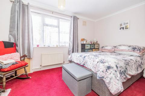 2 bedroom maisonette for sale, Millbrook Road, Bushey