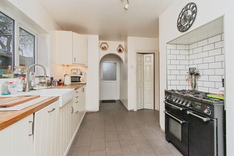3 bedroom semi-detached house for sale, Dalefield Road, Normanton