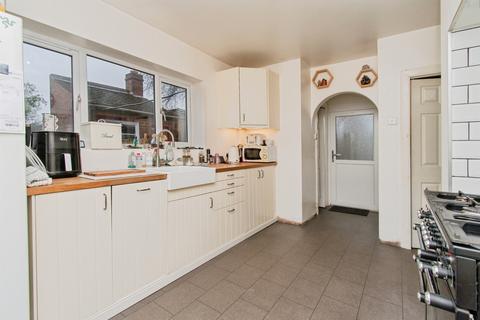 3 bedroom semi-detached house for sale, Dalefield Road, Normanton