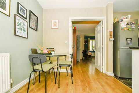 3 bedroom end of terrace house for sale, Buzzard Road, Calne