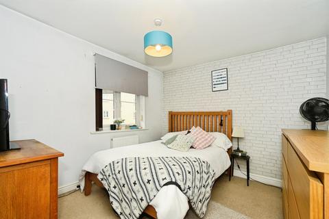 3 bedroom end of terrace house for sale, Buzzard Road, Calne