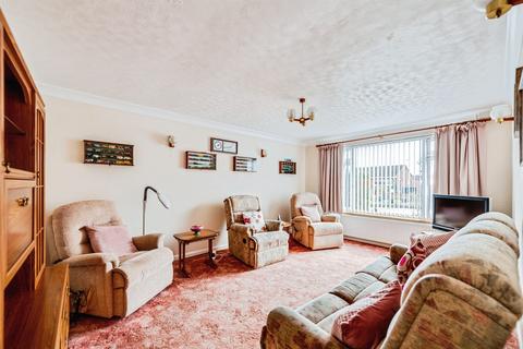 3 bedroom detached bungalow for sale, Ashfield Road, Carterton