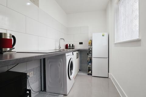 Studio for sale, Ferry Court, Cardiff