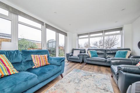 4 bedroom chalet for sale, Aylesbury Drive, Holland-On-Sea, Clacton-On-Sea