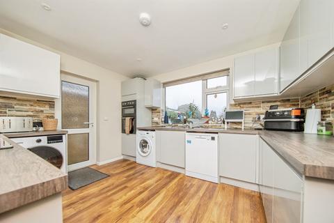 4 bedroom chalet for sale, Aylesbury Drive, Holland-On-Sea, Clacton-On-Sea