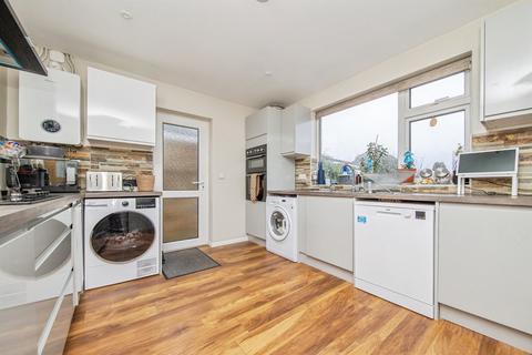 4 bedroom chalet for sale, Aylesbury Drive, Holland-On-Sea, Clacton-On-Sea