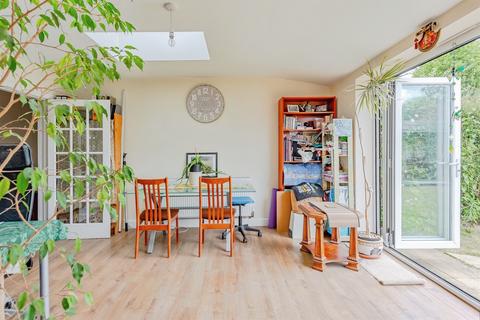 3 bedroom semi-detached house for sale, Barnfield Road, CRAWLEY